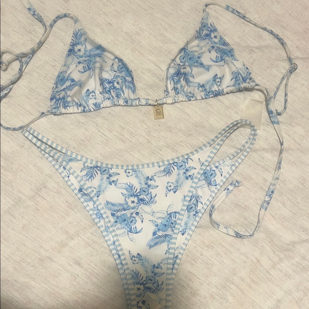 Kulani Kinis Vintage Paradise Blue and White bikini set